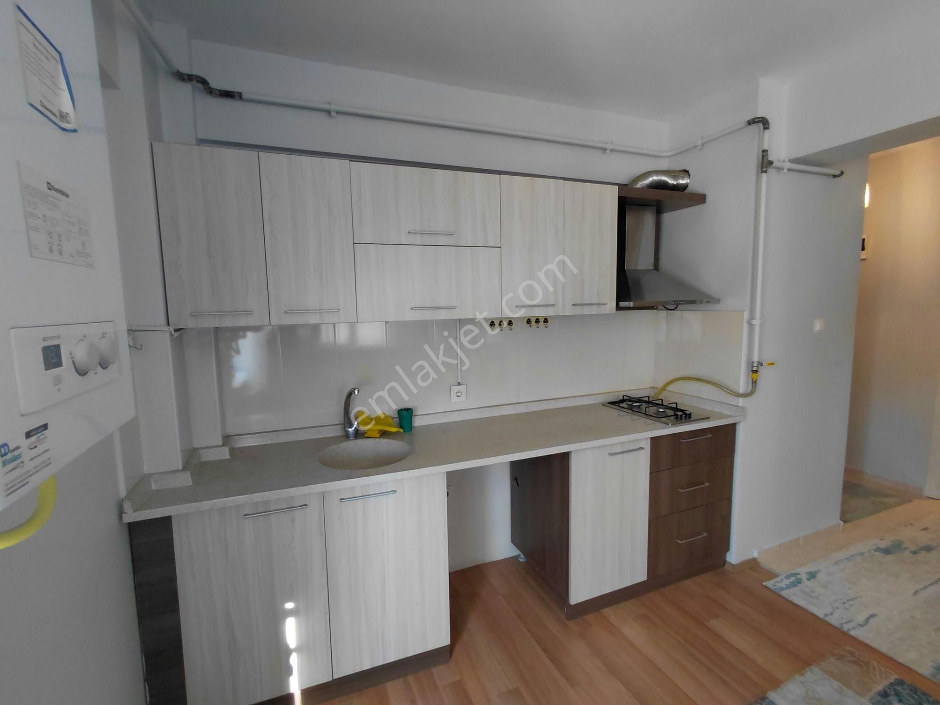 Erenler Mahallesi Balkonlu Geniş 1+1 62 M2 Daire — fotoğraf 7