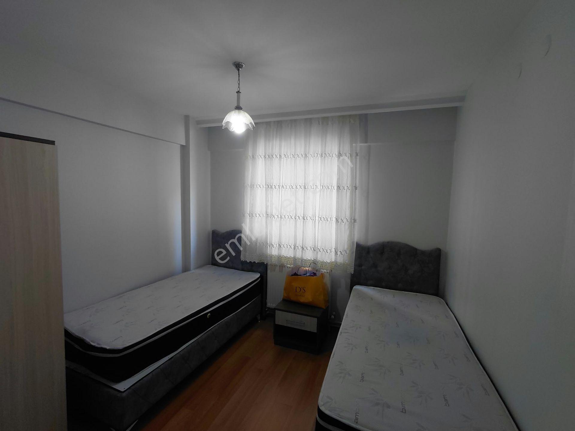 Erenler Mahallesi Balkonlu Geniş 1+1 62 M2 Daire — fotoğraf 9