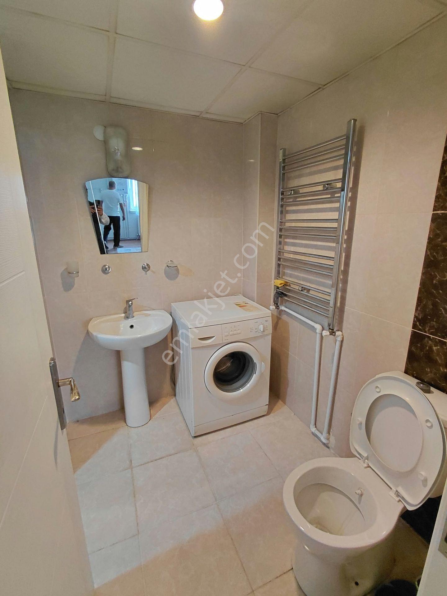 Erenler Mahallesi Balkonlu Geniş 1+1 62 M2 Daire — fotoğraf 12