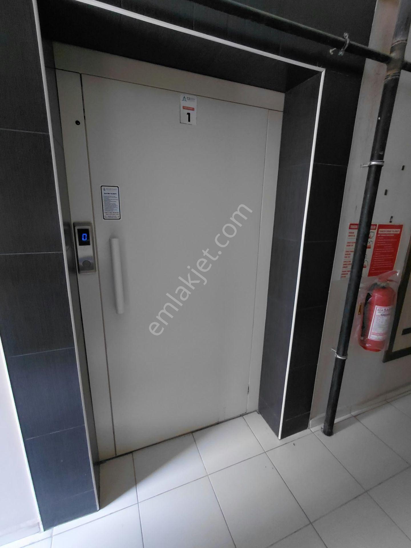 Erenler Mahallesi Balkonlu Geniş 1+1 62 M2 Daire — fotoğraf 17