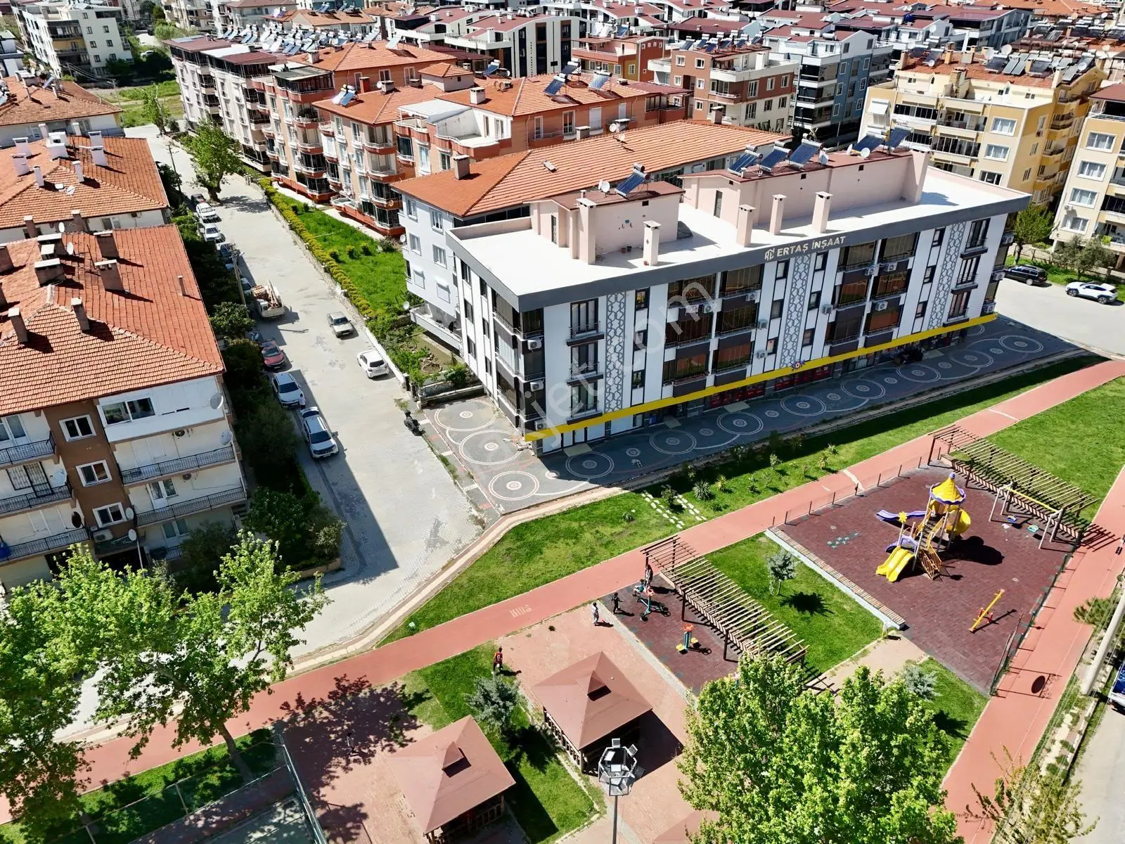 Akçay Aras Emlaktan Altınkum'da Geniş Balkonlu 2+1 Satılık Daire — fotoğraf 4
