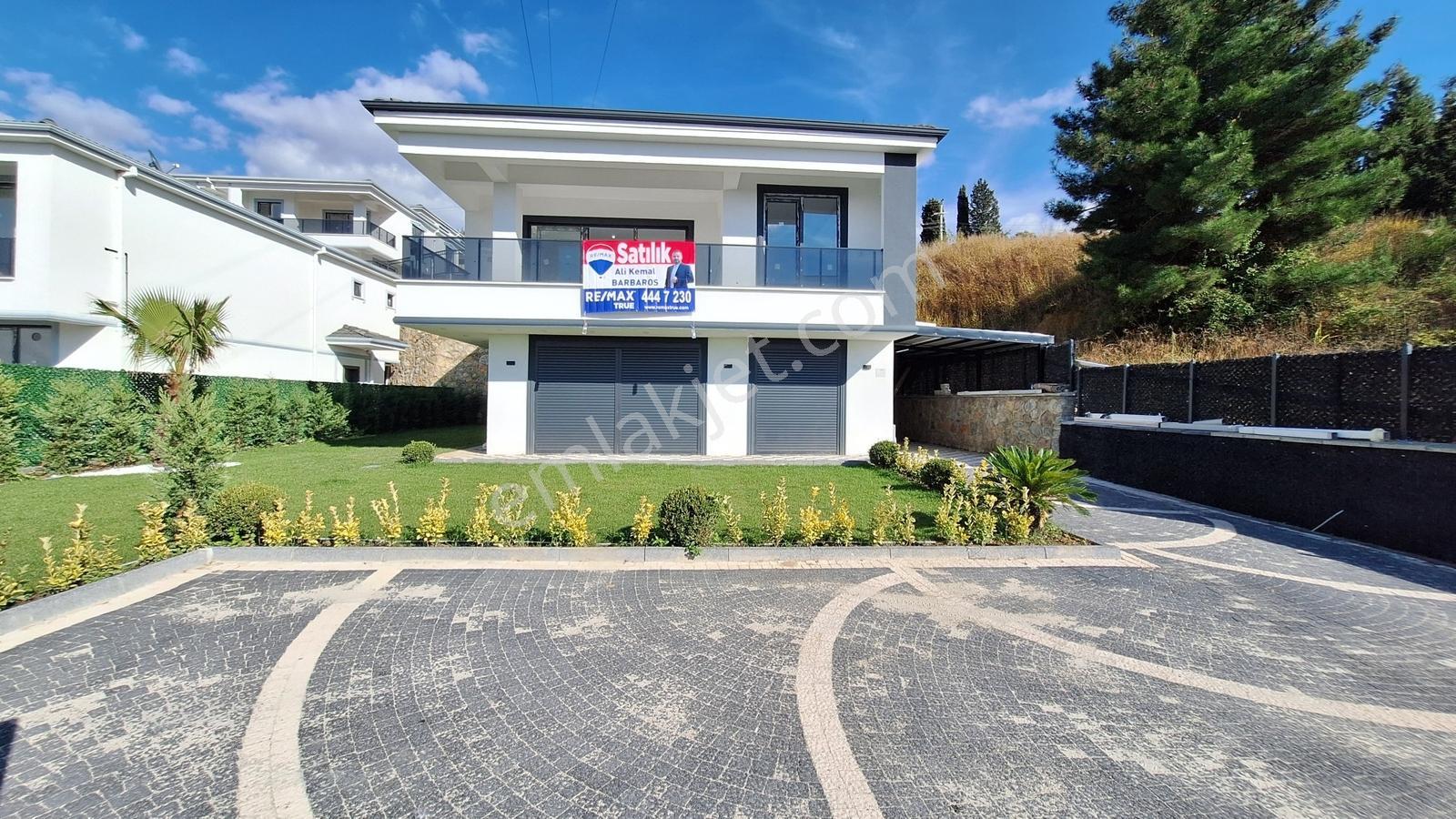 Gölcük Ulaşlı'Da Deniz Manzaralı Ultra Lüks Satılık Villa