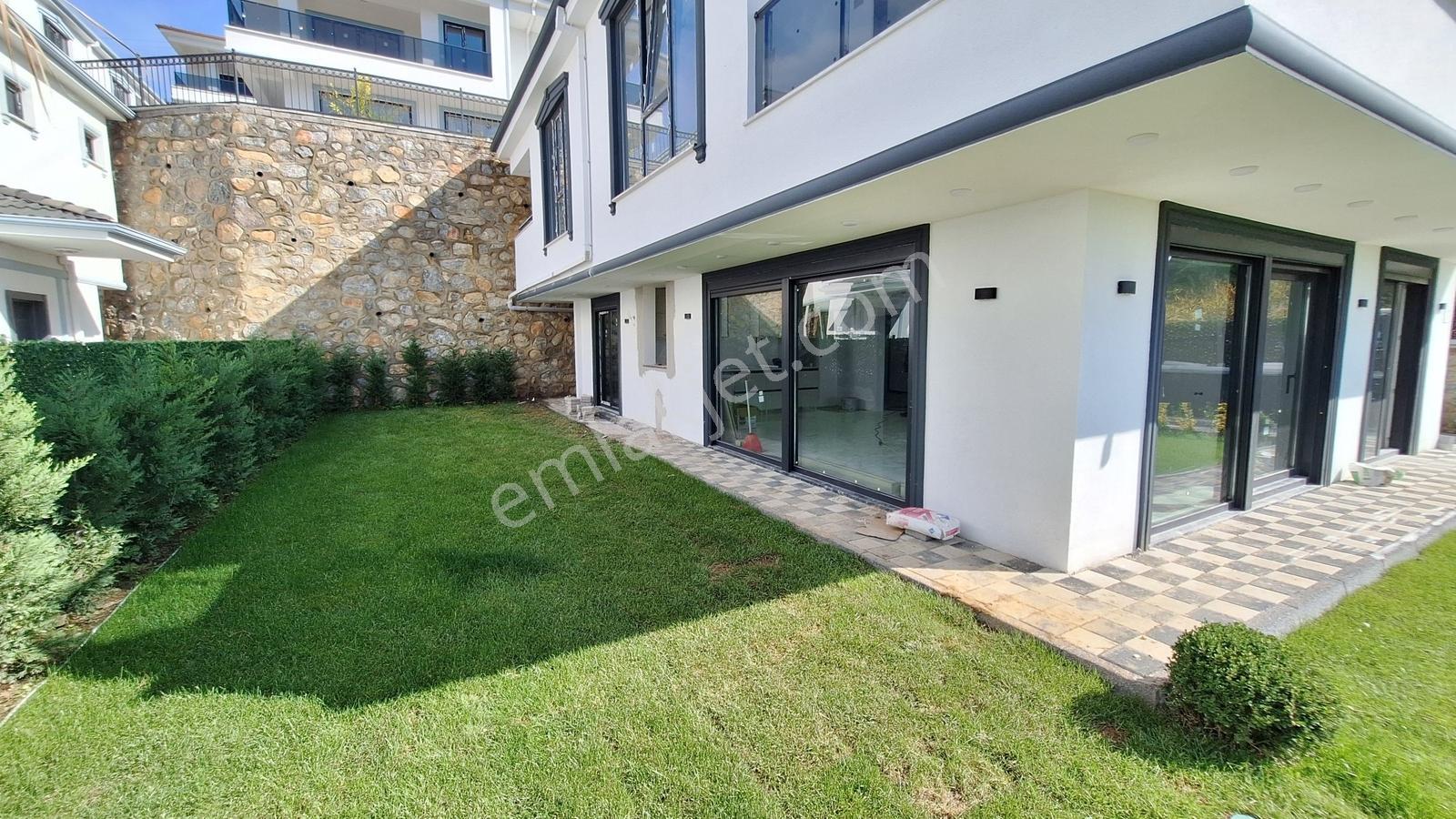 Gölcük Ulaşlı'da Deniz Manzaralı Ultra Lüks Satılık Villa — fotoğraf 12