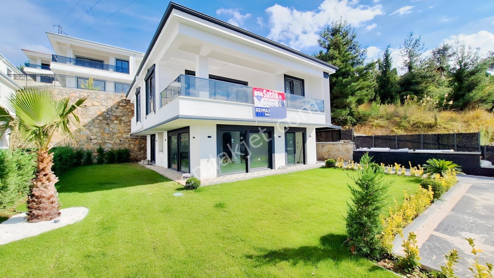 Gölcük Ulaşlı'da Deniz Manzaralı Ultra Lüks Satılık Villa — fotoğraf 13