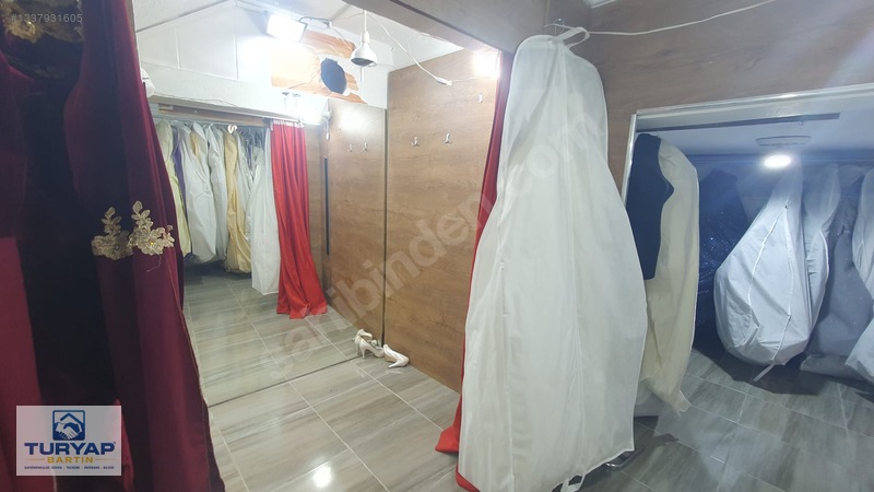 Hamam Sokağında Devren Kiralık 2 Adet Gelinlik Mağazası - Kuaför — fotoğraf 6