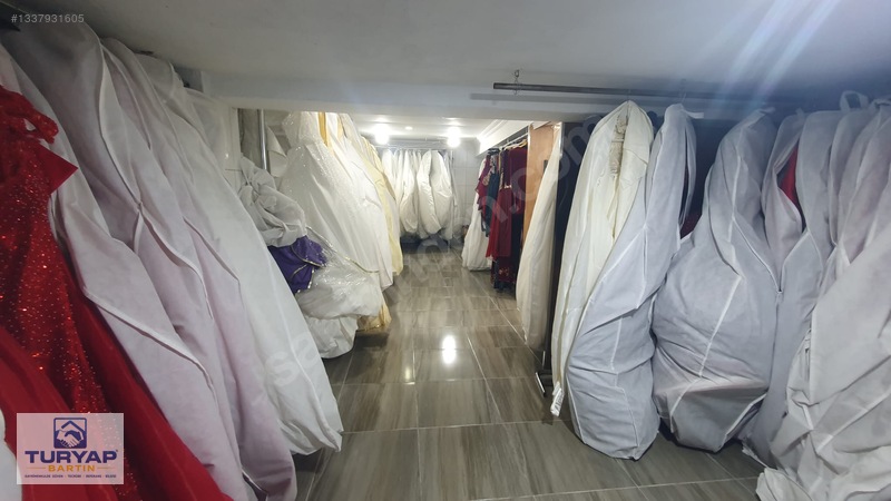 Hamam Sokağında Devren Kiralık 2 Adet Gelinlik Mağazası - Kuaför — fotoğraf 8