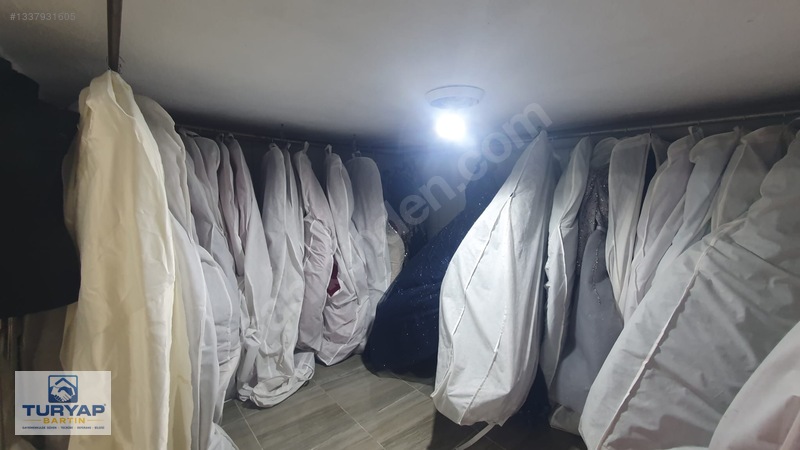 Hamam Sokağında Devren Kiralık 2 Adet Gelinlik Mağazası - Kuaför — fotoğraf 9