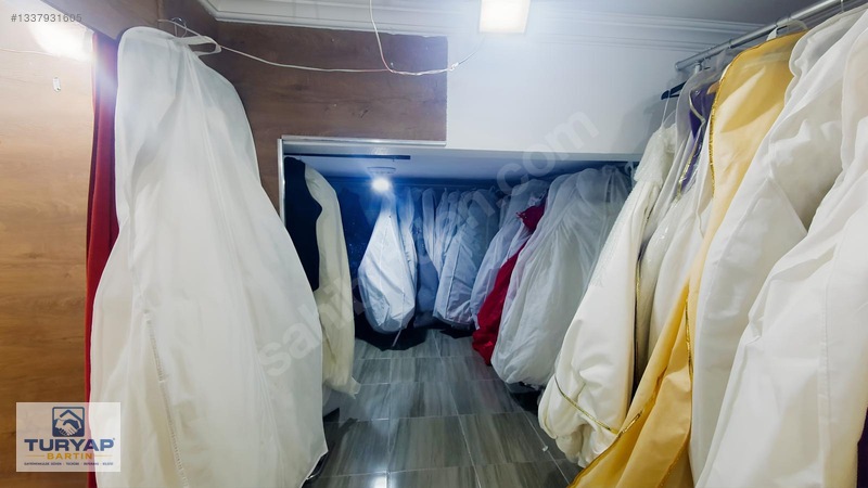 Hamam Sokağında Devren Kiralık 2 Adet Gelinlik Mağazası - Kuaför — fotoğraf 10