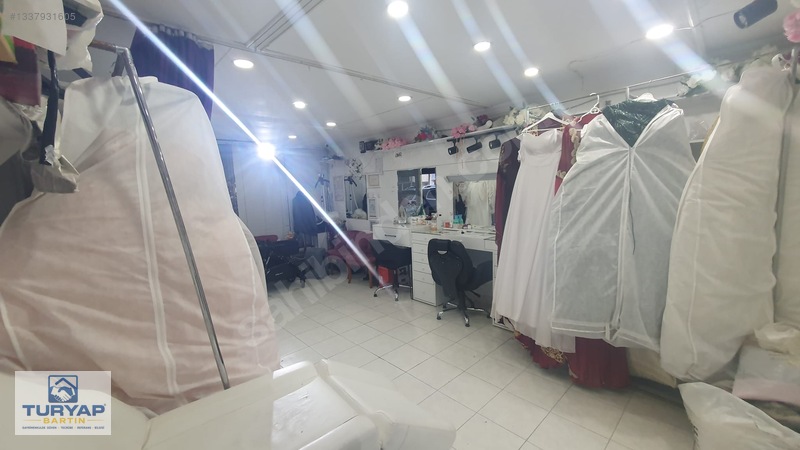 Hamam Sokağında Devren Kiralık 2 Adet Gelinlik Mağazası - Kuaför — fotoğraf 11