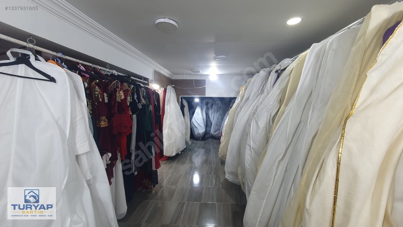 Hamam Sokağında Devren Kiralık 2 Adet Gelinlik Mağazası - Kuaför — fotoğraf 12