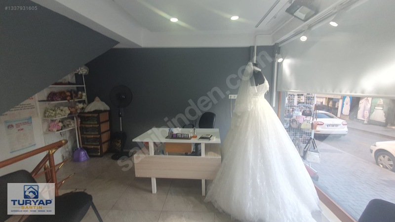 Hamam Sokağında Devren Kiralık 2 Adet Gelinlik Mağazası - Kuaför — fotoğraf 13