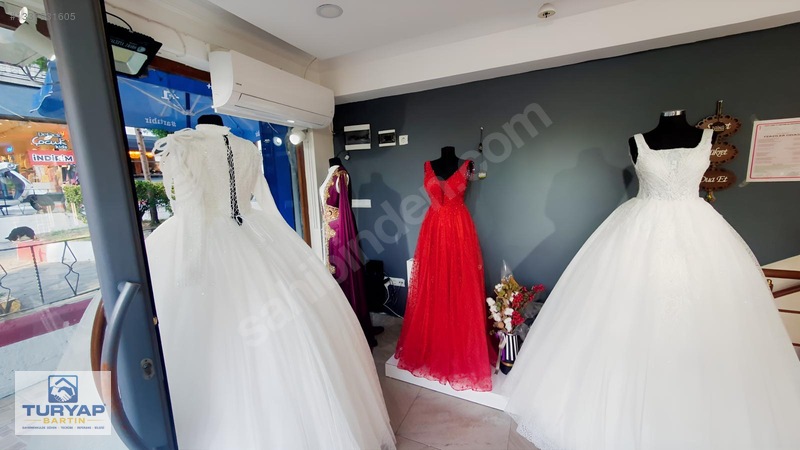 Hamam Sokağında Devren Kiralık 2 Adet Gelinlik Mağazası - Kuaför — fotoğraf 15