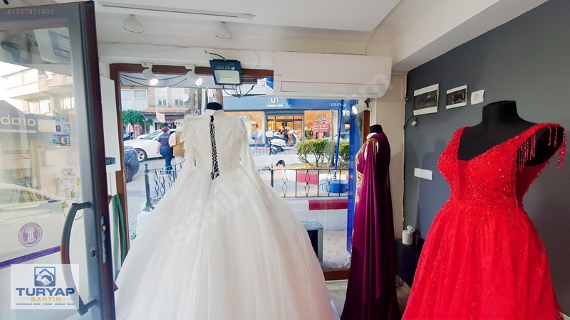 Hamam Sokağında Devren Kiralık 2 Adet Gelinlik Mağazası - Kuaför — fotoğraf 16