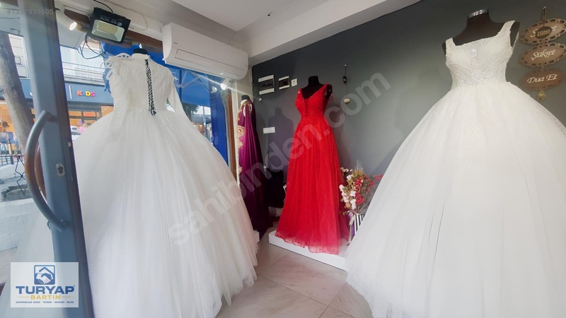 Hamam Sokağında Devren Kiralık 2 Adet Gelinlik Mağazası - Kuaför — fotoğraf 17