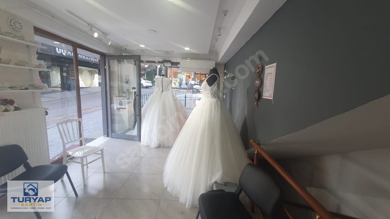 Hamam Sokağında Devren Kiralık 2 Adet Gelinlik Mağazası - Kuaför — fotoğraf 18