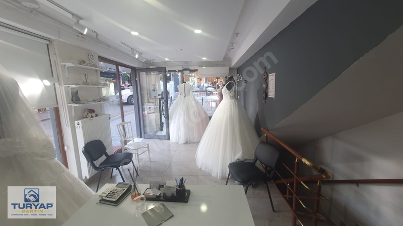 Hamam Sokağında Devren Kiralık 2 Adet Gelinlik Mağazası - Kuaför — fotoğraf 19