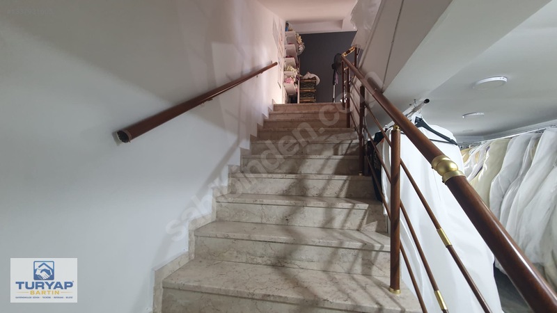 Hamam Sokağında Devren Kiralık 2 Adet Gelinlik Mağazası - Kuaför — fotoğraf 21