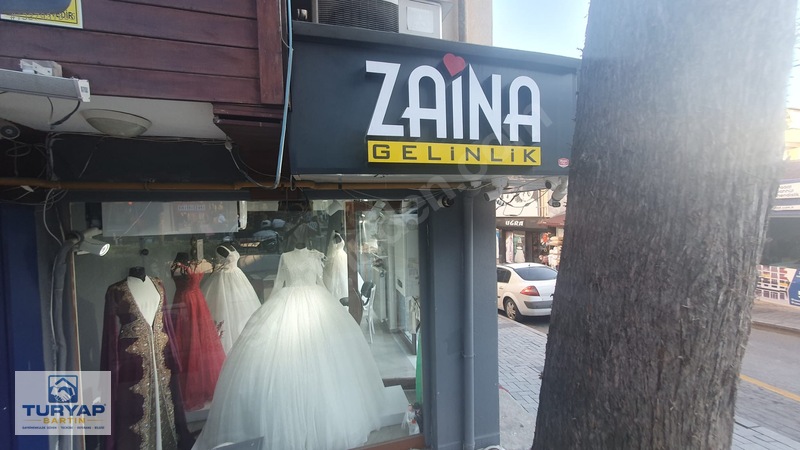 Hamam Sokağında Devren Kiralık 2 Adet Gelinlik Mağazası - Kuaför — fotoğraf 29