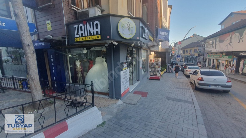Hamam Sokağında Devren Kiralık 2 Adet Gelinlik Mağazası - Kuaför — fotoğraf 31