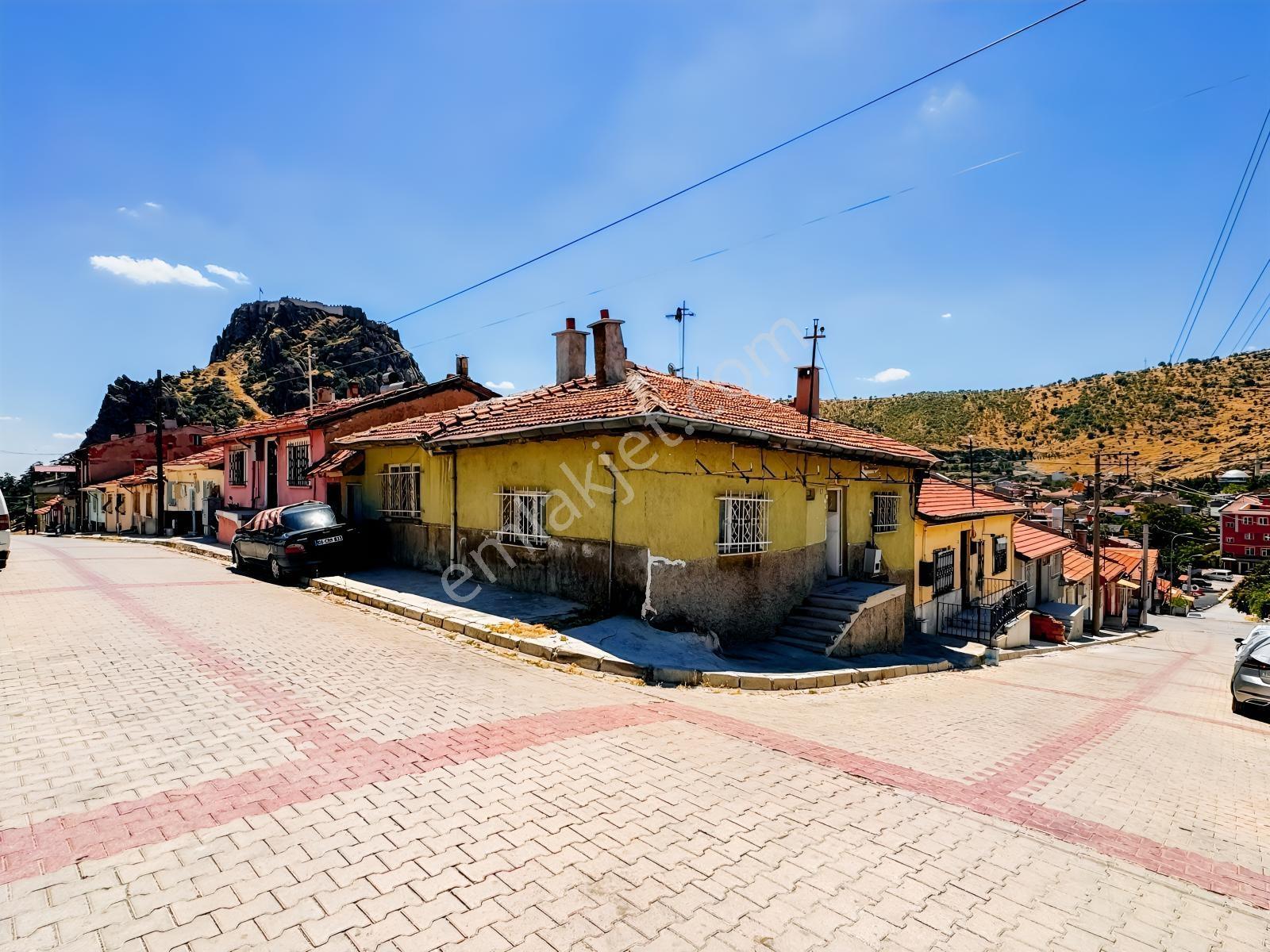 Olucak'Ta Afyon Kalesi Manzaralı, 2 Kat İmarlı Müstakil Ev