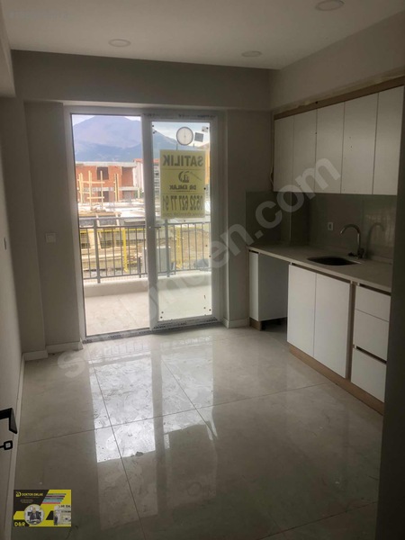 Turuncu Kolleji Arkası 1. Kat 2+1 100m2 Sıfır Lüx Daire — fotoğraf 5