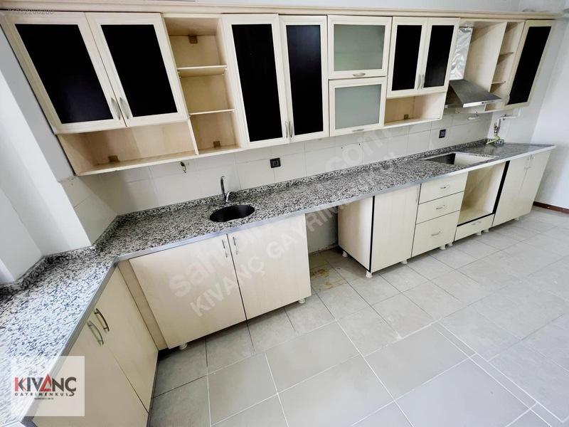 Kıvanç Gayrimenkul'den Fahri Kayahanda Kiralık 3+1 Daire — fotoğraf 6