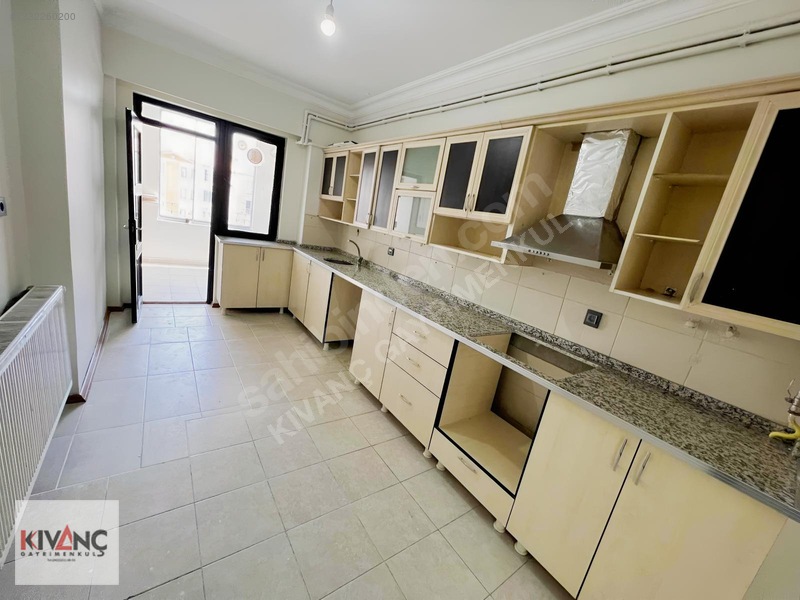 Kıvanç Gayrimenkul'den Fahri Kayahanda Kiralık 3+1 Daire — fotoğraf 10