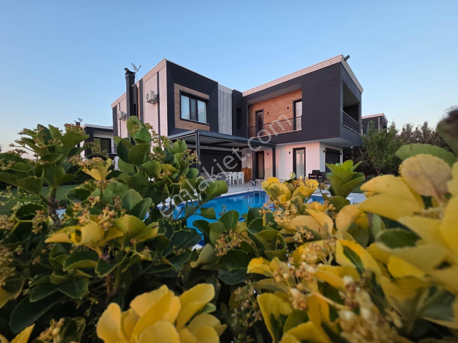 Eras Gayrimenkul'Den Şehir Manzaralı Lüks Satılık Villa