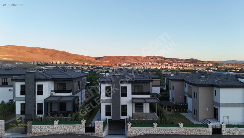 Gelecek'ten Hilalkent Mah Satılık Lüks Yapılı 7+1 Villa — fotoğraf 2
