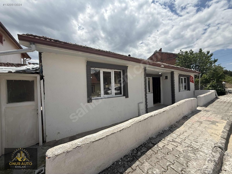 Meydan Mahallesinde Cem Evi Karşısında Önlü Arkalı Müstakil