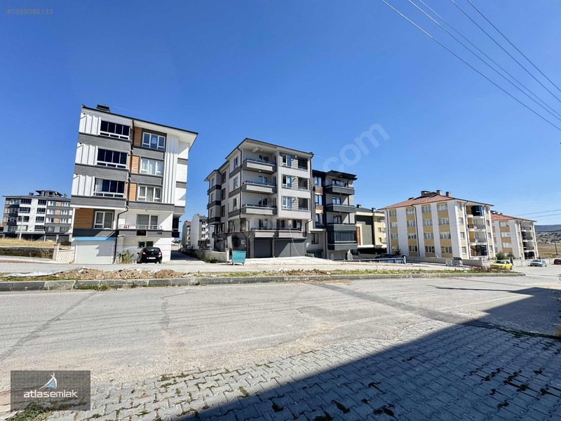 Atlas'tan Zafertepe'de (güney Cephe-cadde Üstü) Kiralık 2+1 — fotoğraf 3