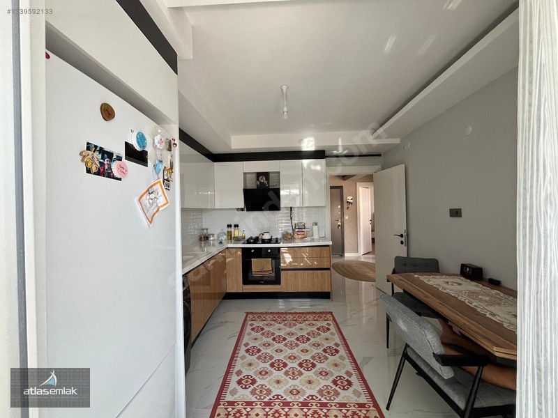 Atlas'tan Zafertepe'de (güney Cephe-cadde Üstü) Kiralık 2+1 — fotoğraf 9