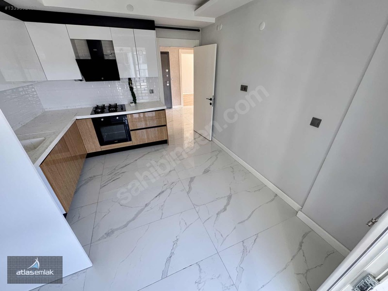 Atlas'tan Zafertepe'de (güney Cephe-cadde Üstü) Kiralık 2+1 — fotoğraf 11