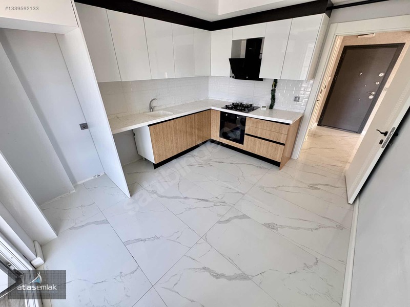 Atlas'tan Zafertepe'de (güney Cephe-cadde Üstü) Kiralık 2+1 — fotoğraf 12