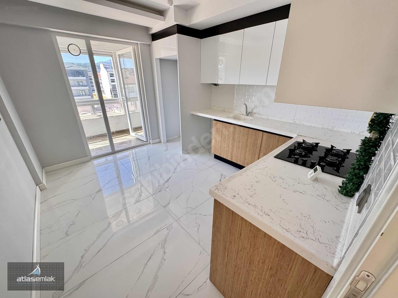 Atlas'tan Zafertepe'de (güney Cephe-cadde Üstü) Kiralık 2+1 — fotoğraf 14