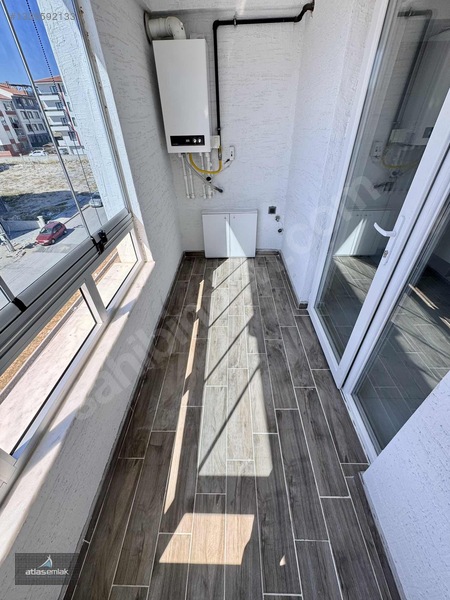 Atlas'tan Zafertepe'de (güney Cephe-cadde Üstü) Kiralık 2+1 — fotoğraf 17