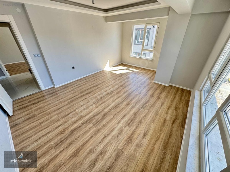 Atlas'tan Zafertepe'de (güney Cephe-cadde Üstü) Kiralık 2+1 — fotoğraf 20