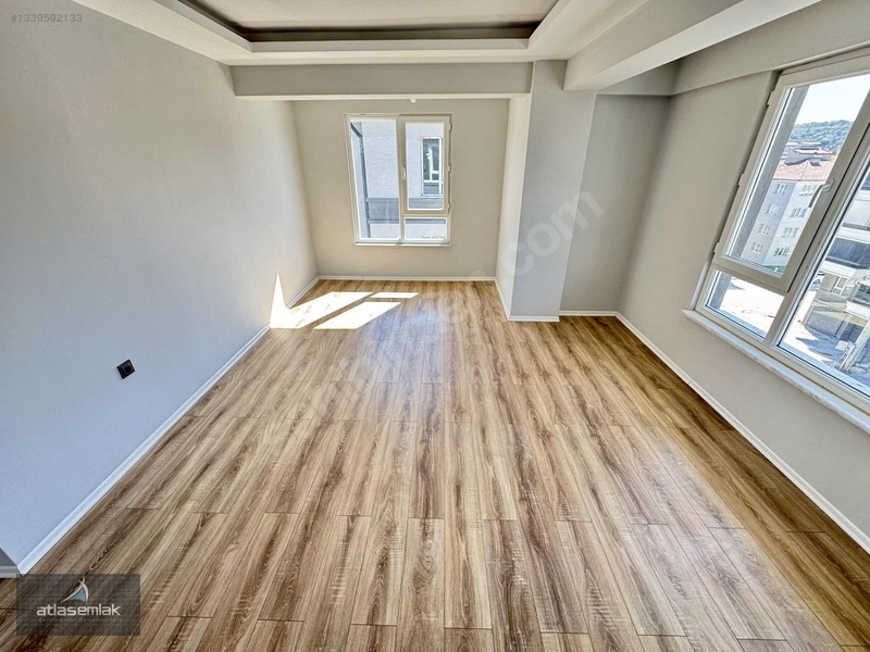 Atlas'tan Zafertepe'de (güney Cephe-cadde Üstü) Kiralık 2+1 — fotoğraf 22