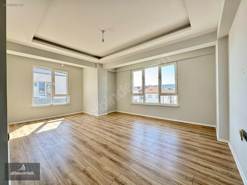 Atlas'tan Zafertepe'de (güney Cephe-cadde Üstü) Kiralık 2+1 — fotoğraf 24
