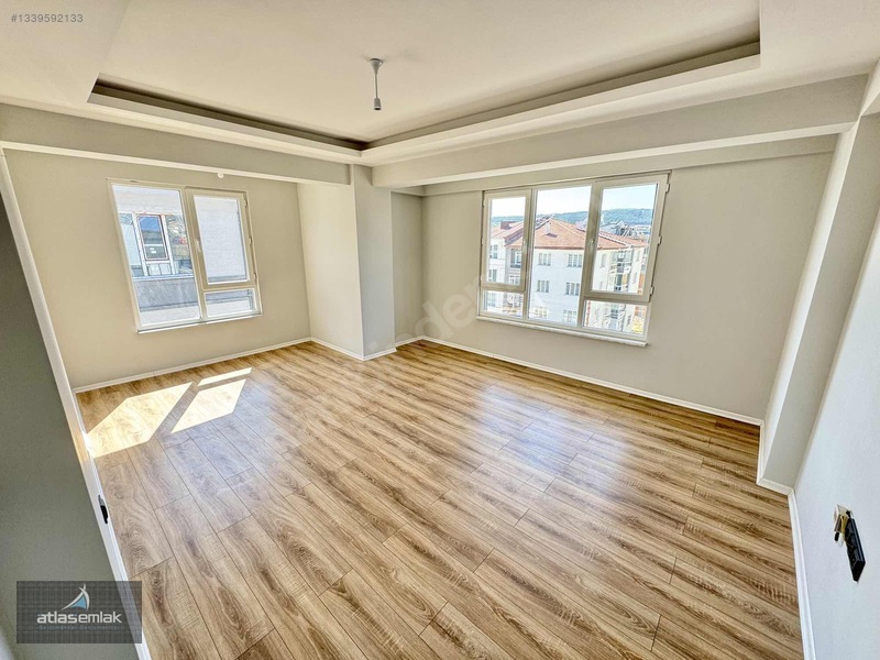 Atlas'tan Zafertepe'de (güney Cephe-cadde Üstü) Kiralık 2+1 — fotoğraf 25