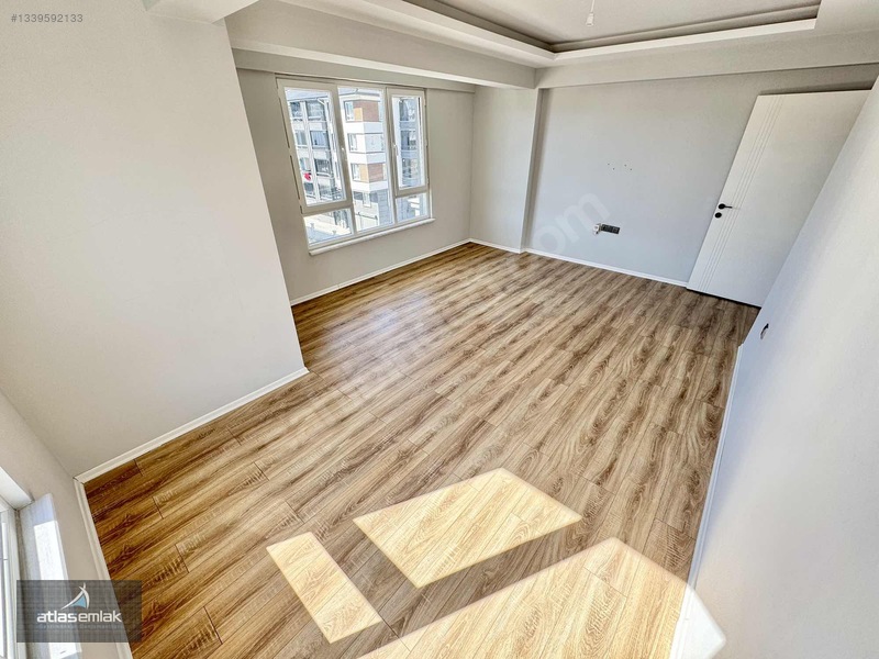 Atlas'tan Zafertepe'de (güney Cephe-cadde Üstü) Kiralık 2+1 — fotoğraf 27