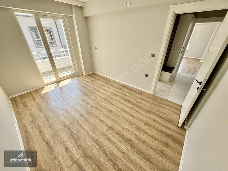 Atlas'tan Zafertepe'de (güney Cephe-cadde Üstü) Kiralık 2+1 — fotoğraf 36