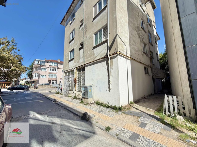 Globalsden Çark Caddesi Arkasında Merkezde Satılık 3+1 Daire — fotoğraf 3