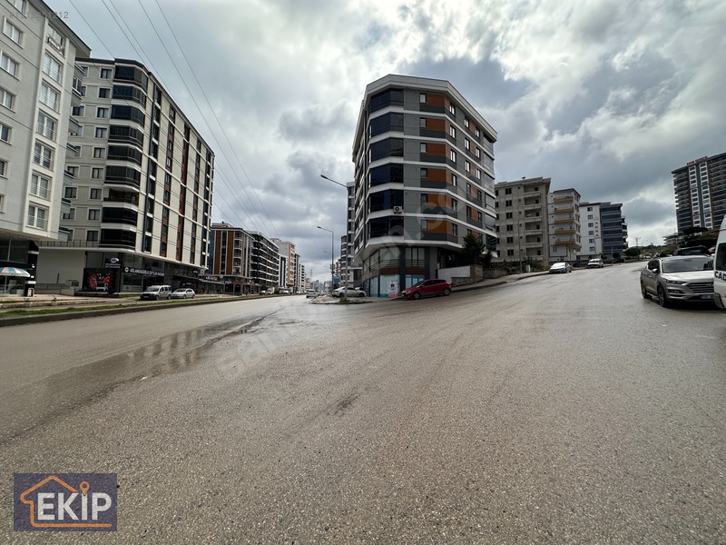 Ekin Emlak; Cadde Üzeri Köşe Konumlu Bahçeli Kiralık Dükkan — fotoğraf 2
