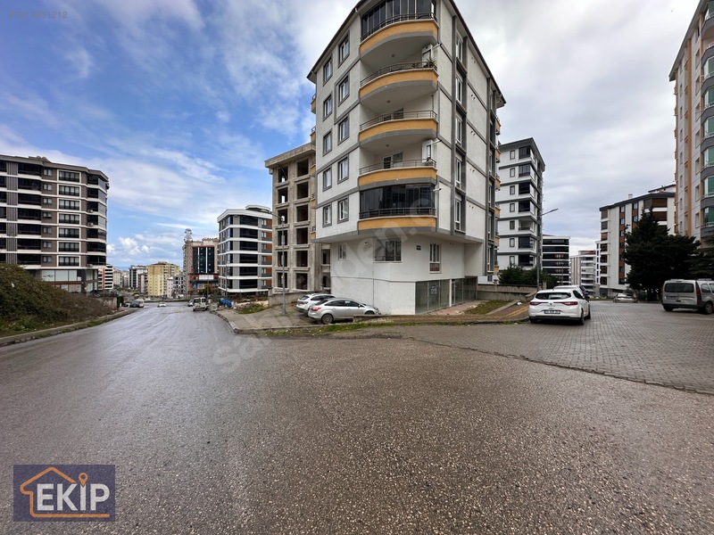 Ekin Emlak; Cadde Üzeri Köşe Konumlu Bahçeli Kiralık Dükkan — fotoğraf 5