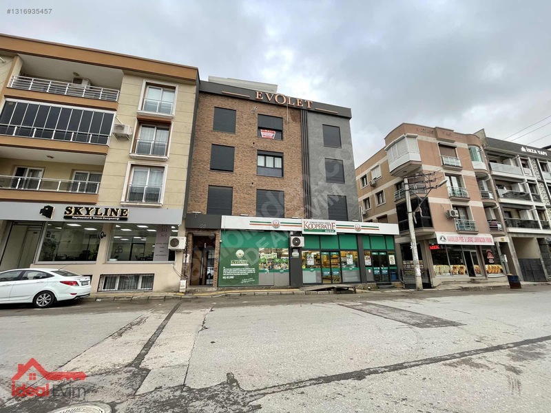 Buca Tınaztepede Merkezi Konumda Modern 1+1 Satılık Daire — fotoğraf 2