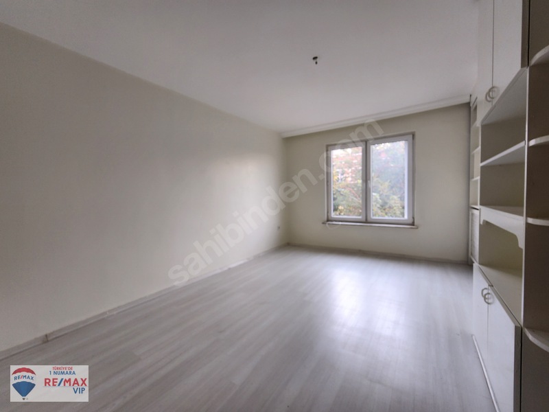 Reşit Galip Caddesi Üzerinde Geniş 4+1 Ferah Kullanışlı Daire — fotoğraf 4