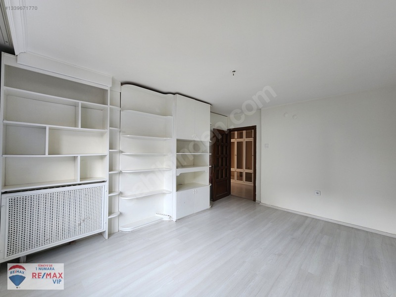 Reşit Galip Caddesi Üzerinde Geniş 4+1 Ferah Kullanışlı Daire — fotoğraf 6