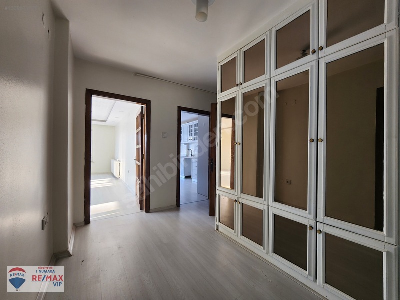 Reşit Galip Caddesi Üzerinde Geniş 4+1 Ferah Kullanışlı Daire — fotoğraf 7