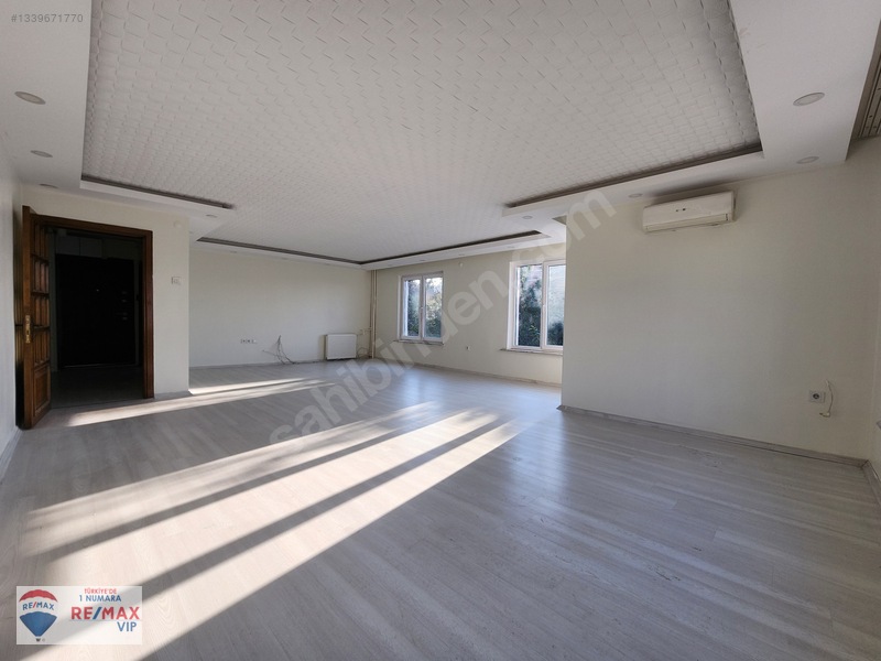Reşit Galip Caddesi Üzerinde Geniş 4+1 Ferah Kullanışlı Daire — fotoğraf 9
